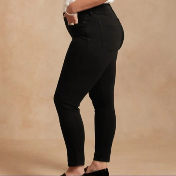 Banana Republic Mid + Skinny Jeans - Picture 9 of 16